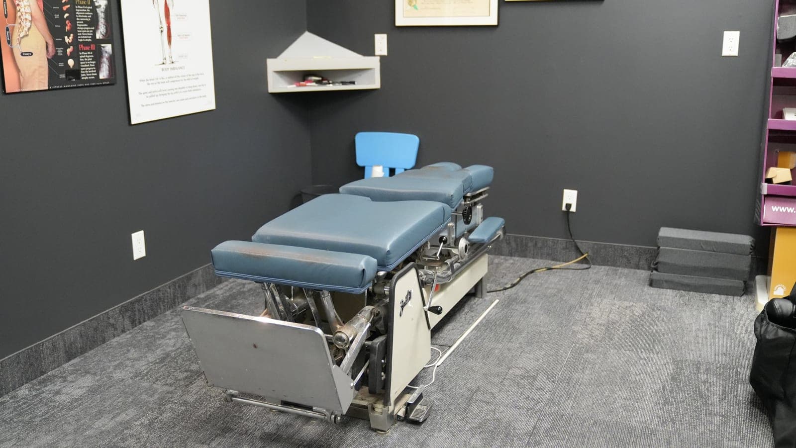 Life Chiropractic Centre treatment room in Burlington, ON with chiropractic adjustment table and blue chair